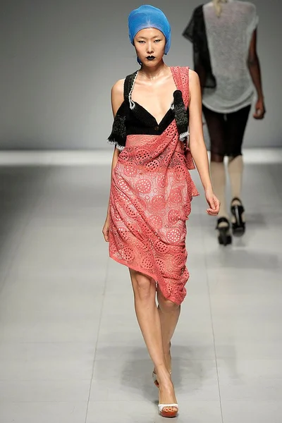 Look 3
